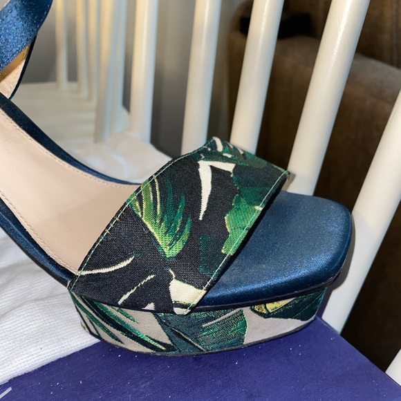Stuart Weitzman
Women's green Botanic Jacquard block heel sandals - Picture 10 of 14